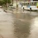 Vazamento deixou a Avenida Rio Verde alagada no cruzamento com a Dona Maria Cardoso | Foto: Reprodução / TV Anhanguera