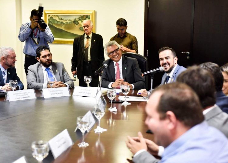 Governador Ronaldo Caiado recebe no Palácio o prefeito de Aparecida Gustavo Mendanha