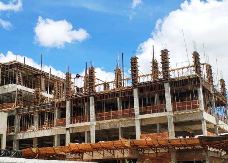 Obra da sede da Câmara de Aparecida de Goiânia | Foto: Folha Z