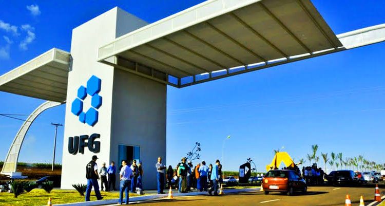 Sisu oferta vagas em instituições públicas de ensino superior. Já o Prouni oferta bolsas de estudo em instituições particulares de ensino superior