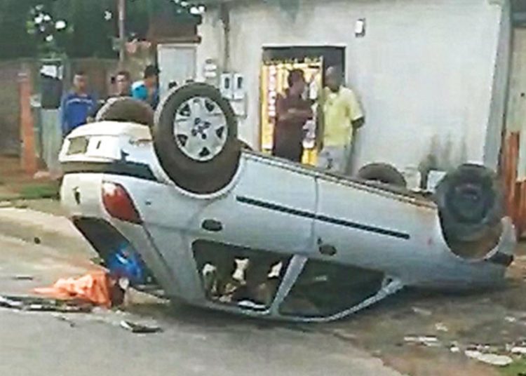 Capotamento no setor Colina Azul, no cruzamento da Rua Colibri com a Rua Cardeal | Foto: Leitor / Folha Z