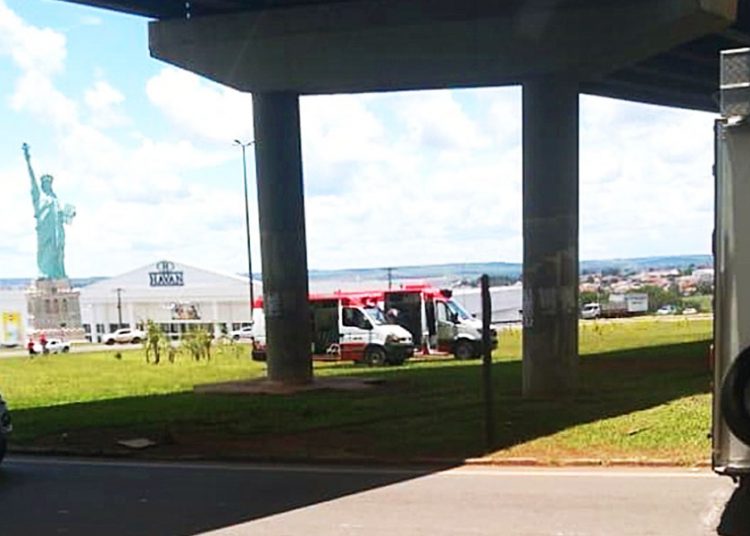 Mulher morre após acidente em viaduto de Anápolis | Foto: Reprodução