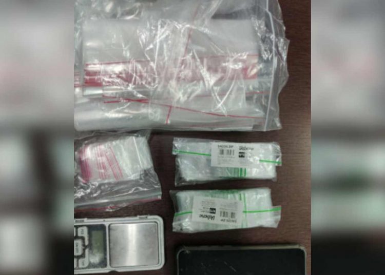 Suspeito foi preso em flagrante em posse de cocaína escama de peixe no Jardim Alto Paraíso, em Aparecida | Foto: Divulgação/PC