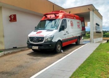 Ambulância do Samu levou vítima para o Heapa | Foto: Leitor / FZ