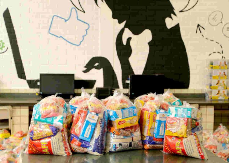 Aparecida cestas famílias alunos