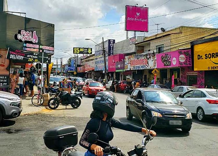 Comércio do Garavelo registrou movimentação intensa no sábado (16) | Foto: Folha Z