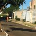 Sem roupa e usando apenas uma máscara de proteção, mulher foi flagrada no Residencial Moinho dos Ventos, em Goiânia | Foto: Leitor/FZ