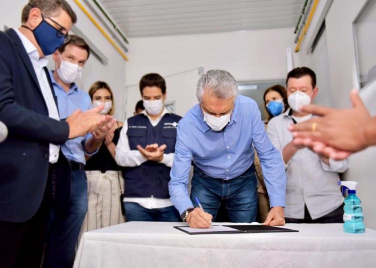 Governador Ronaldo Caiado na entrega de 24 leitos no Hospital Municipal de Porangatu, que passou a ser de Campanha para o enfrentamento à covid-19 | Foto: Divulgação/Governo de Goiás