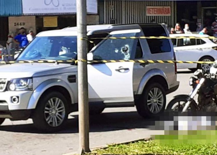 Tiroteio na Praça da Bíblia, no Leste Universitário | Foto: Leitor/FZ