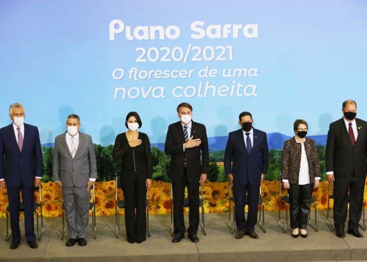 “Caiado é uma referência a todos nós”, diz Bolsonaro no lançamento do Plano Safra | Foto: Isac Nóbrega/PR