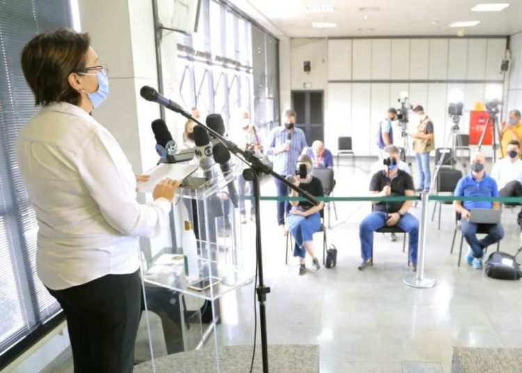 Secretária Fátima Mrué reafirma que reabertura do comércio de Goiânia só ocorrerá com as condições epidemiológicas favoráveis | Foto: Divulgação/Prefeitura