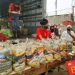 Prefeitura distribui cestas básicas aos moradores do Jardim do Cerrado, região oeste da capital | Foto: Divulgação/Prefeitura
