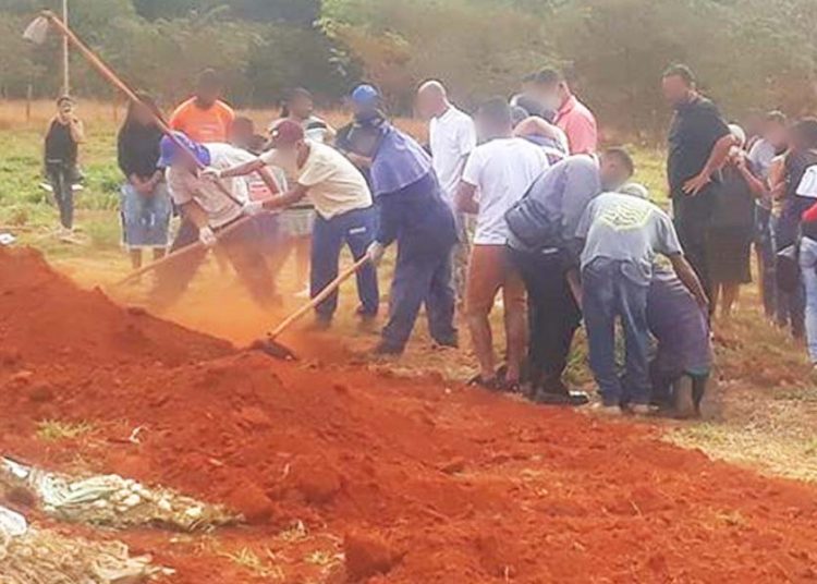 Policiais à paisana participaram do velório de Danilo de Sousa Silva na tarde dessa 4ª feira (29), no Cemitério Municipal Vale da Paz, em Goiânia | Foto: Reprodução
