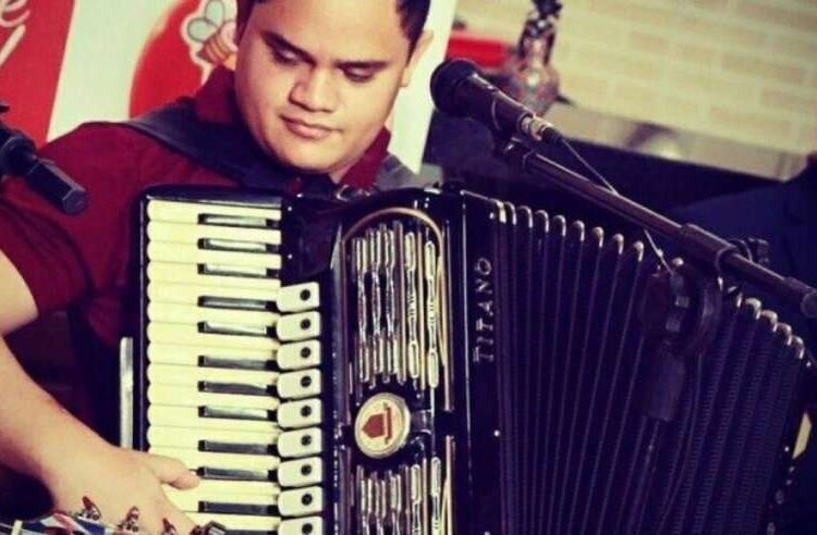 cantor tiro olho Goiânia