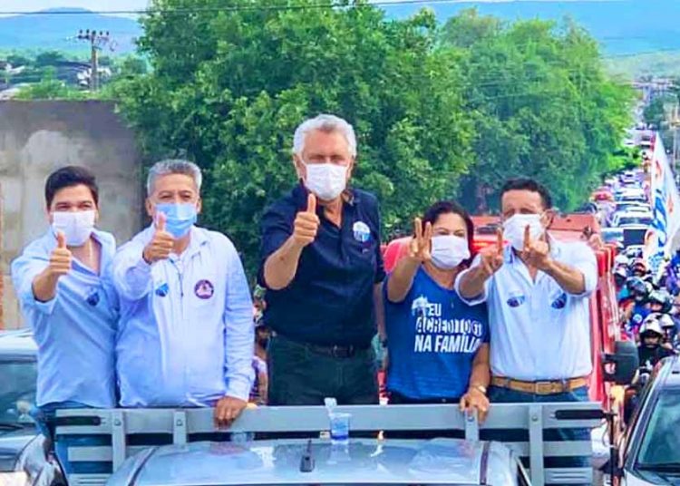 Da esquerda para a direita, Roger Seabra, Pastor Amilson, Ronaldo Caiado, Lúcia Barbosa e Nick Barbosa | Foto: Reprodução