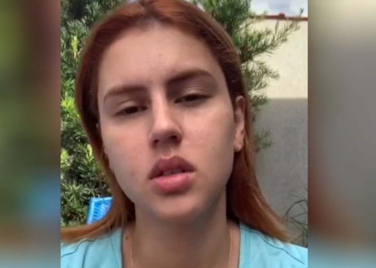 jovem exposta Seu Waldemar