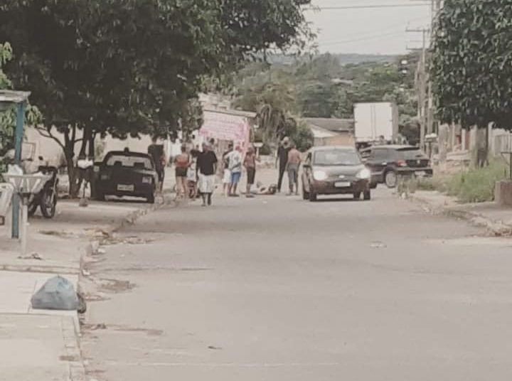 Motociclista fica ferida em acidente no Colina Azul - Crédito: Reprodução