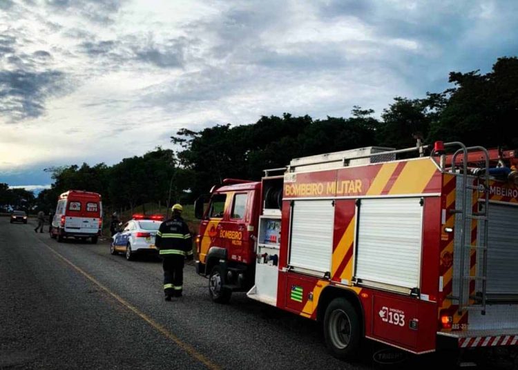 Bombeiros atendem chamada em GO-017 - Créditos: CBMGO