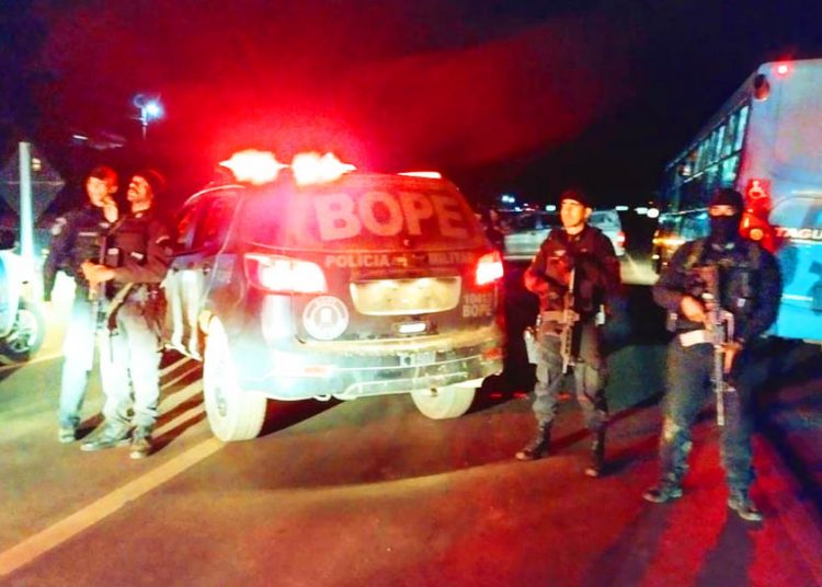 Busca por Lázaro Barbosa | Foto: Ed Alves / Especial para a Folha Z