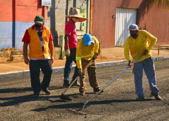 Máquinas da Seinfra de Aparecida atuam no recapeamento de ruas de oito setores na região Central | Foto: Divulgação / Secom