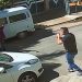 Filho de vereador prende em flagrante ladrão que tentava arrombar Kombi do seu pai em Aparecida | Foto: Reprodução