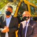 Professor Divino e Professor Alcides na entrega de novos ônibus escolares para Aparecida de Goiânia | Foto: Valdemy Teixeira