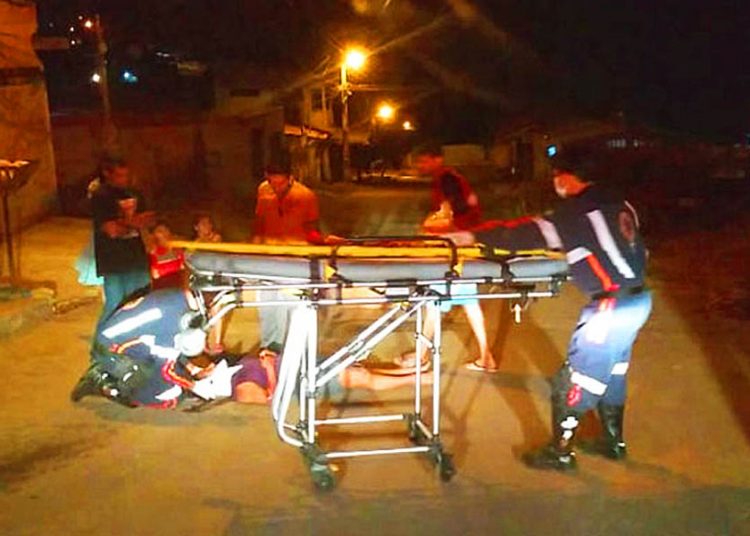 Mulher sofre traumatismo cranioencefálico após queda de bicicleta em Aparecida | Foto: Samu