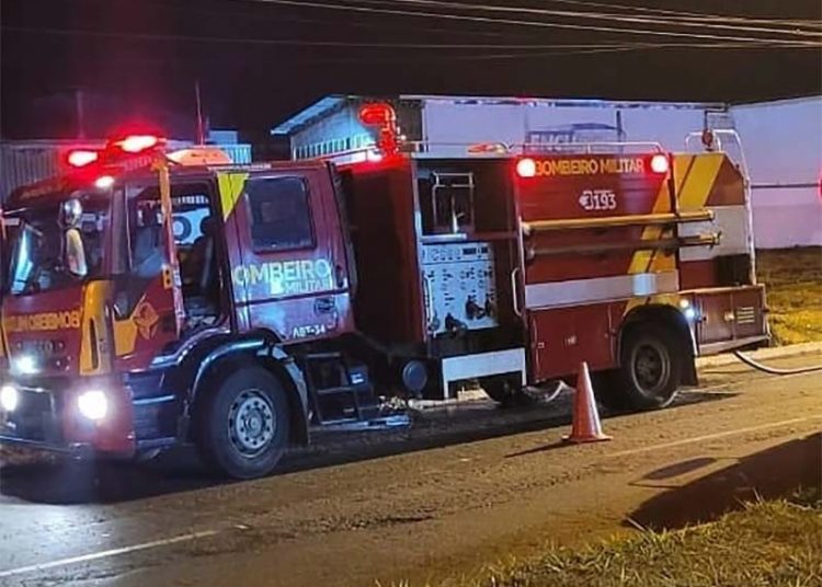 Galpão pega fogo em Aparecida | Foto: Divulgação/CBMGO