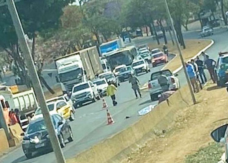 Atropelamento na Vila Canaã, em Goiânia, na tarde desta 5ª feira (2) | Foto: Leitor/FZ