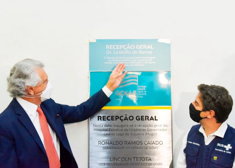 Com avanço da vacinação contra covid-19, Ronaldo Caiado anuncia ampliação de cirurgias eletivas ao inaugurar nova recepção geral e passarela de interligação do Hugol | Foto: Júnior Guimarães