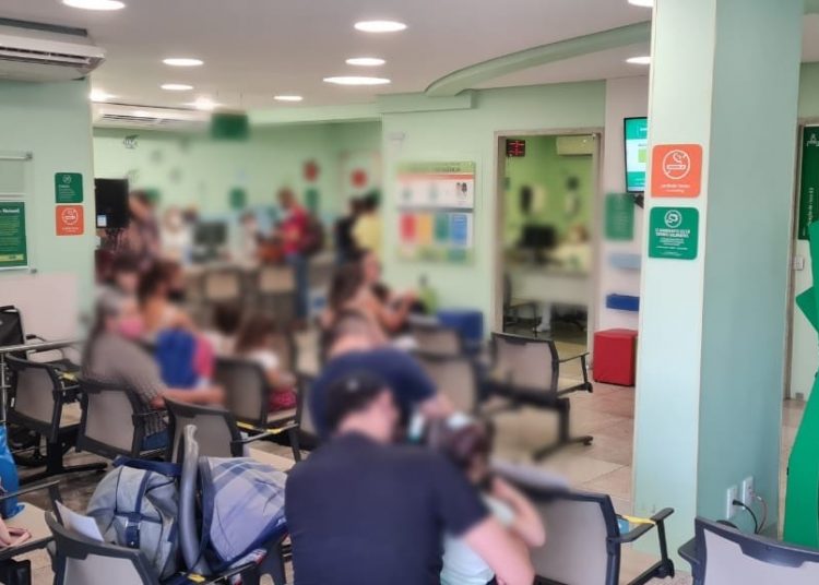 Demora para atendimento era, no mínimo, 2 horas, segundo pacientes | Foto: Reprodução