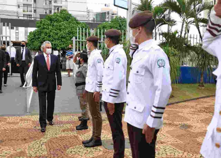 Caiado participa de inauguração de reformas no Colégio Hugo de Carvalho | Foto: Divulgação