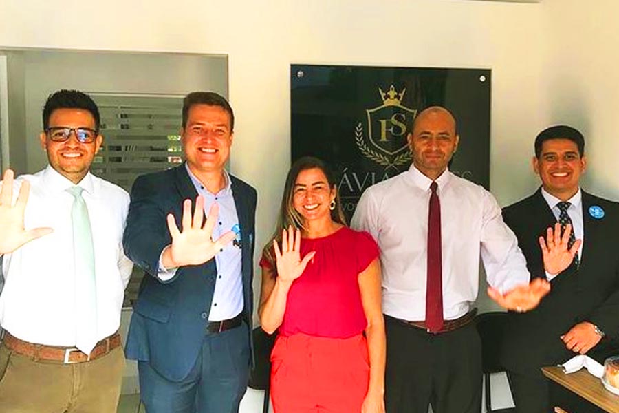 Sebastião Justo em visita a escritório | Foto: Reprodução