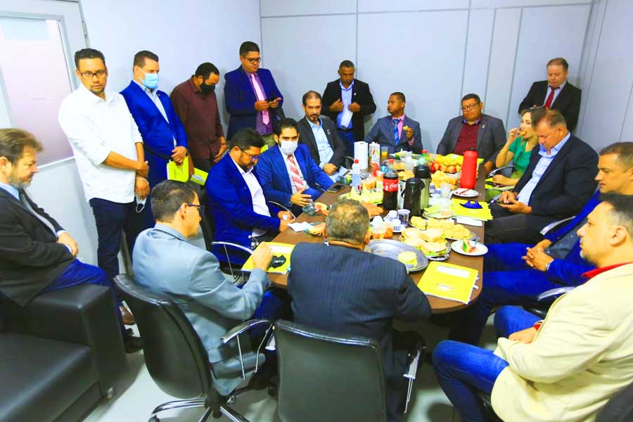 Lincoln Tejota toma café da manhã com vereadores de Aparecida | Foto: Divulgação
