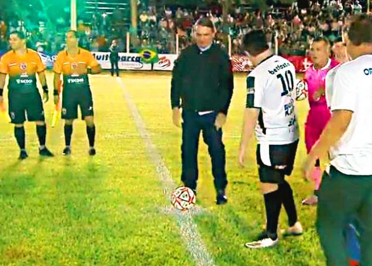 Jair Bolsonaro foi ao evento "Amigos do Marrone contra a fome", em Buriti Alegre (GO) | Foto: Reprodução