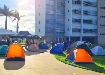 Acampamento de guardas civis em frente à Prefeitura de Aparecida de Goiânia | Foto: José Alves / Folha Z