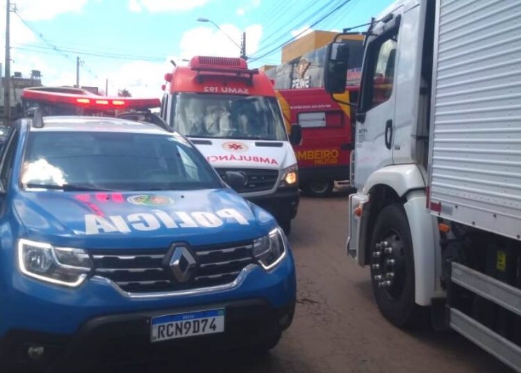 Polícia Militar, Samu e Corpo de Bombeiros em ocorrência em Aparecida de Goiânia | Foto: Leitor / FZ