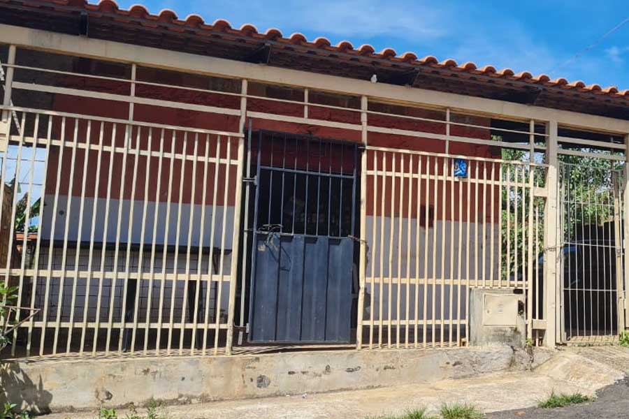 Comércios com entrada gradeada no Jd Tidadentes | Foto: Folha Z