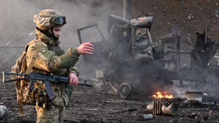 Rússia atacou com mísseis um prédio do governo ucraniano em Kharkiv, a 2ª maior cidade do país, nesta 3ª feira (1º), 6º dia de guerra | Foto: reprodução