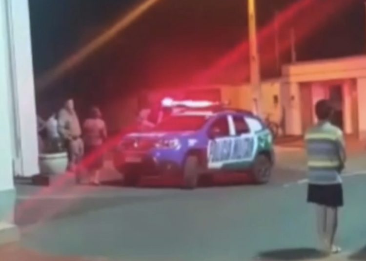 O suspeito foi preso nas proximidades da igreja com uma faca na cintura | Foto: reprodução