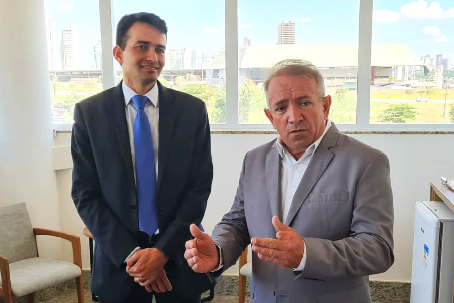 Max Menezes recebeu Vilmar Mariano em seu gabinete na Assembleia Legislativa de Goiás | Foto: Folha Z