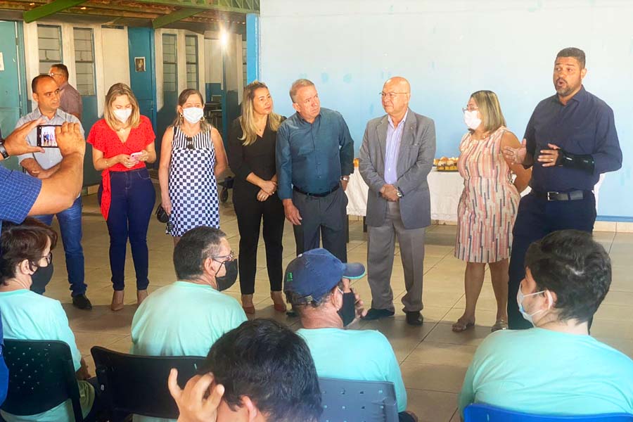 Vereadora Camila Rosa, 1ª dama Sulnara Mariano, prefeito Vilmar Mariano, deputado Professor Alcides e secretário de Educação Professor Divino | Foto: Valdemy Teixeira