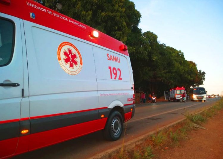 Samu socorre vítimas de acidente na GO-040 | Foto: Leitor / FZ