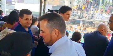 Gustavo Mendanha e Daniel Vilela no desfile cívico de Aparecida de Goiânia | Foto: Folha Z