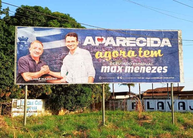 Outdoor espalhado por Aparecida de Goiânia mostra Vilmar Mariano e Max Menezes | Foto: Reprodução