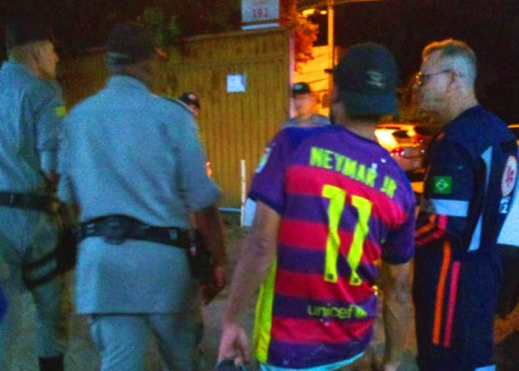 Suspeito de assalto detido no Veiga Jardim | Foto: Leitor / FZ