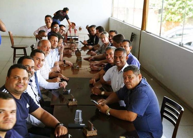 Almoço promovido por André Fortaleza com Veter Martins, Magda Mofatto e vereadores em Aparecida de Goiânia | Foto: Reprodução