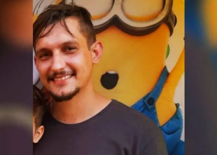 Alexsandro Tonn Loose tinha 30 anos e morava havia cerca de 3 meses na Europa com a esposa e o filho pequeno | Foto: Reprodução