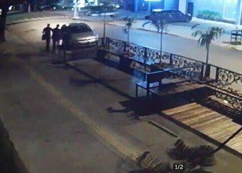 Presa dupla investigada por furtar R$ 20 mil de posto de combustível em Goiânia | Foto: Divulgação / PCGO