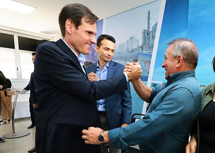 Lissauer Vieira, Max Menezes e Vilmar Mariano em Aparecida de Goiânia | Foto: Divulgação